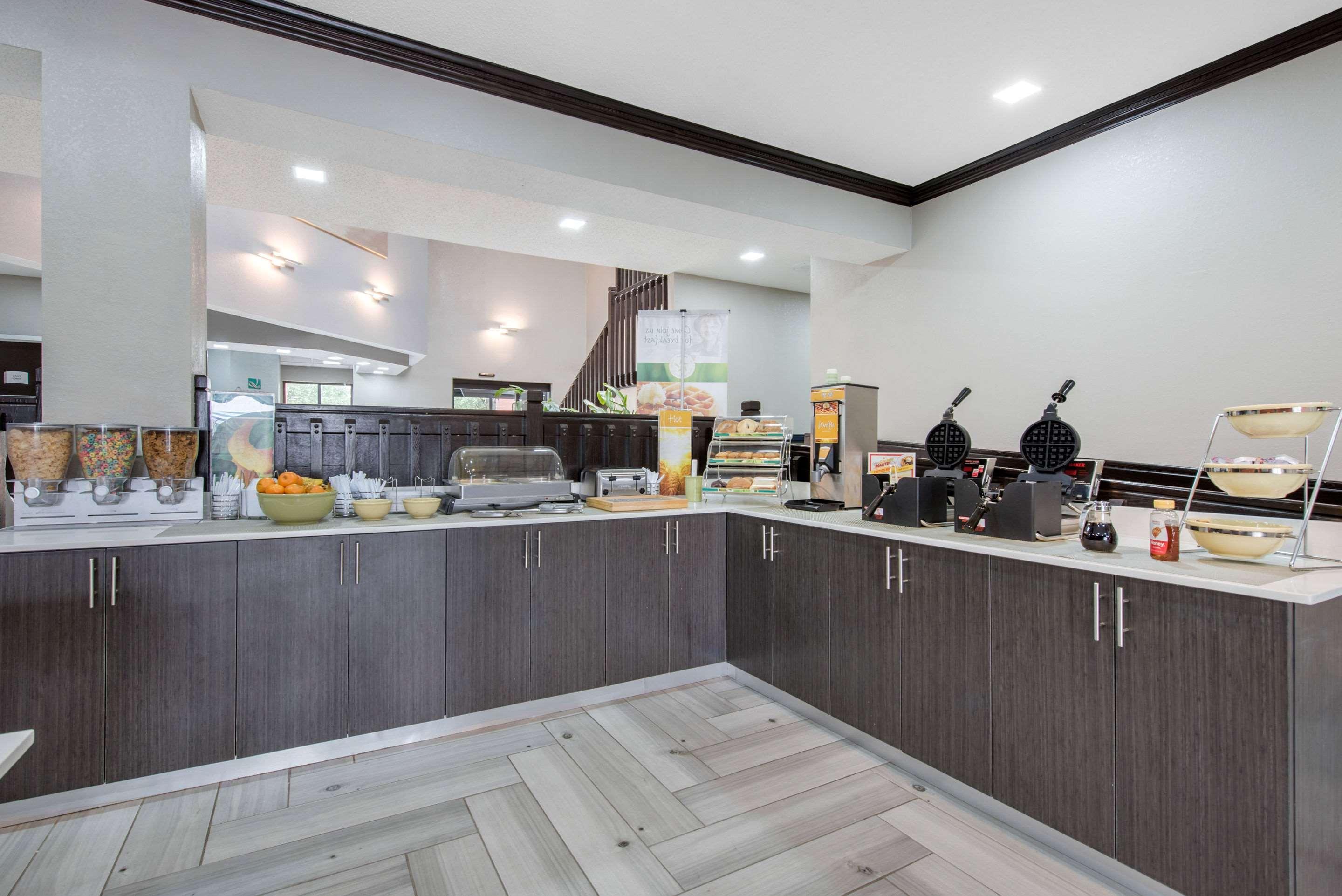 Quality Inn & Suites Brownsburg - Indianapolis West Kültér fotó