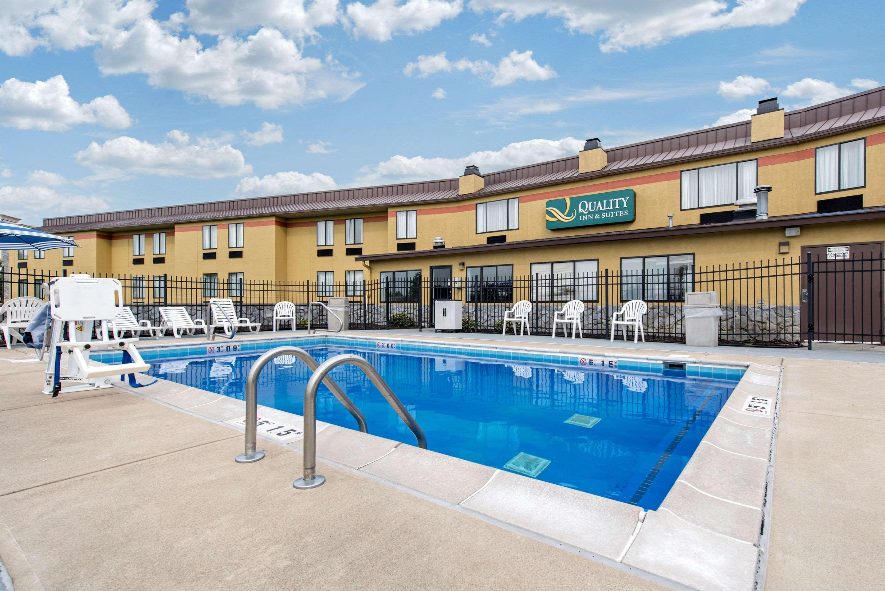 Quality Inn & Suites Brownsburg - Indianapolis West Kültér fotó