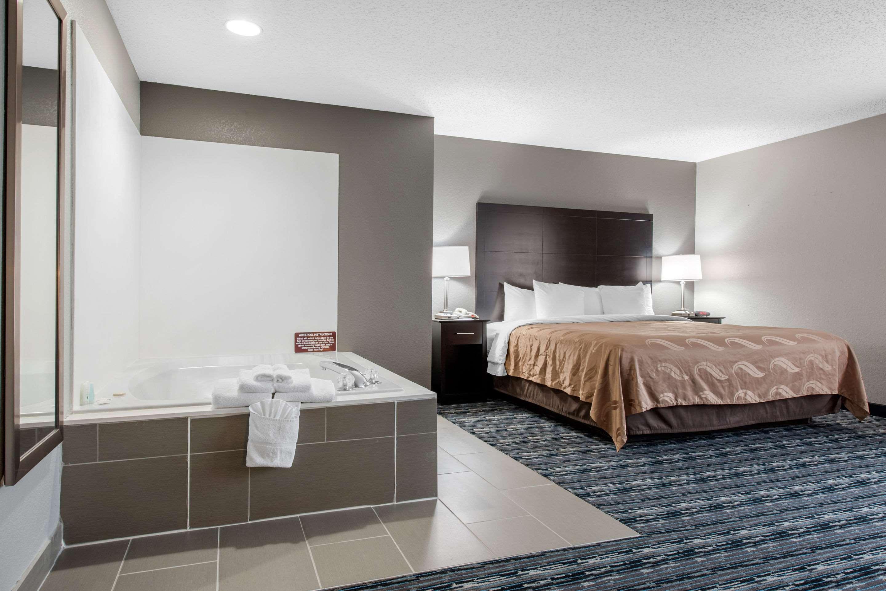Quality Inn & Suites Brownsburg - Indianapolis West Kültér fotó