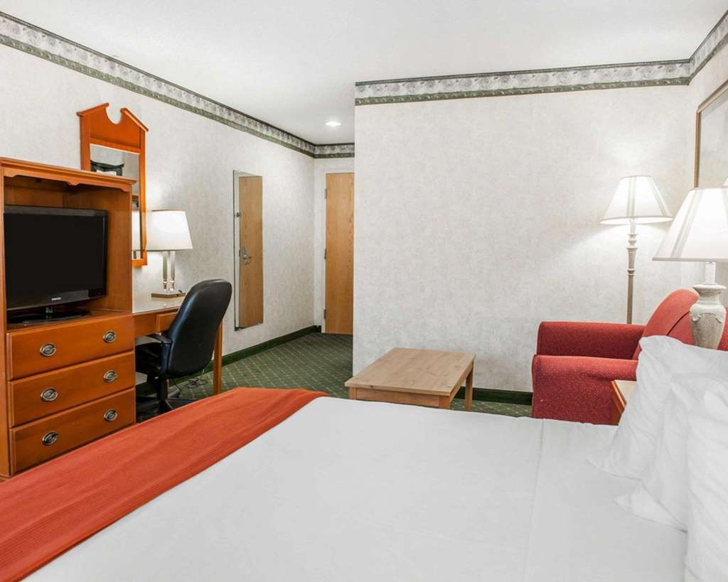 Quality Inn & Suites Brownsburg - Indianapolis West Szoba fotó