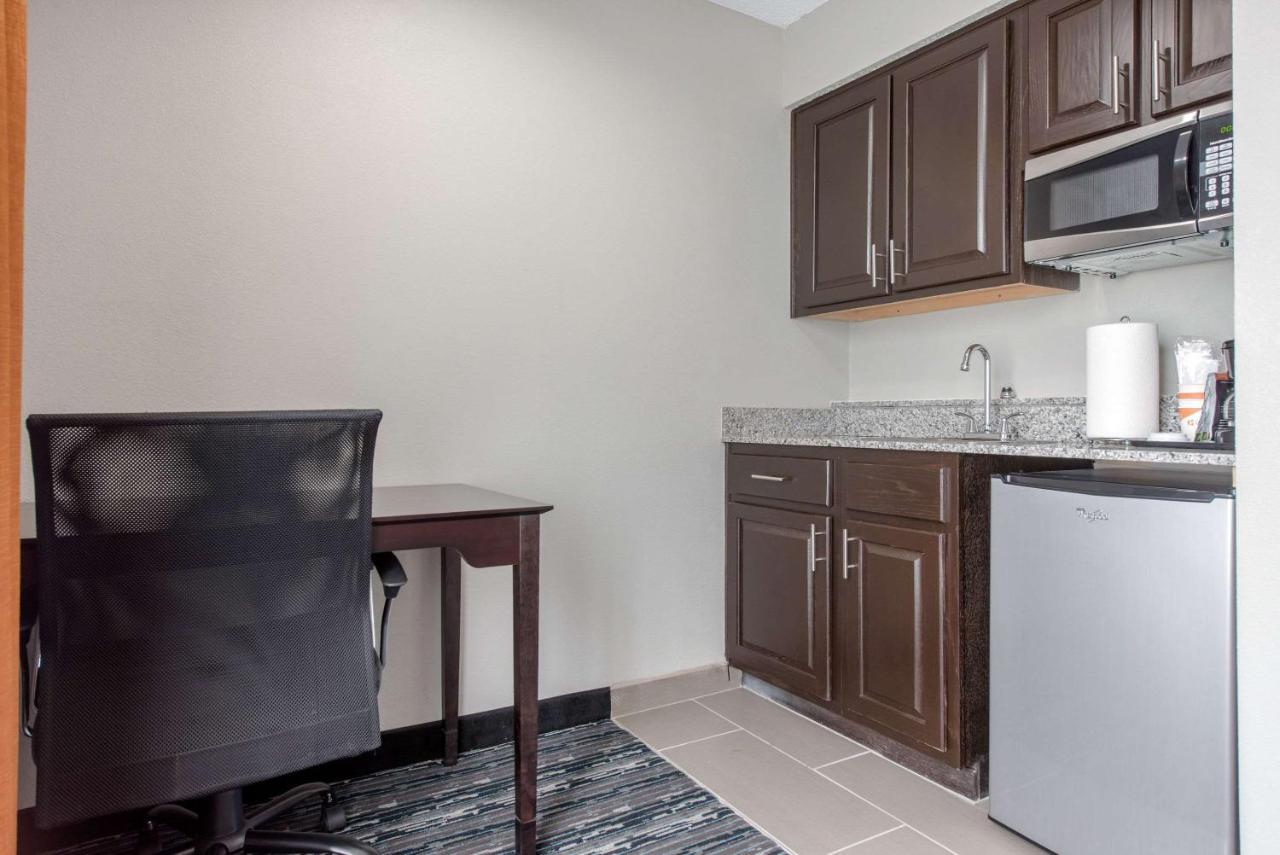 Quality Inn & Suites Brownsburg - Indianapolis West Kültér fotó